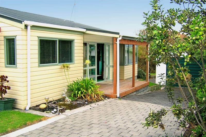 IMMACULATELY PRESENTED- PRICE REDUCED Picture 2