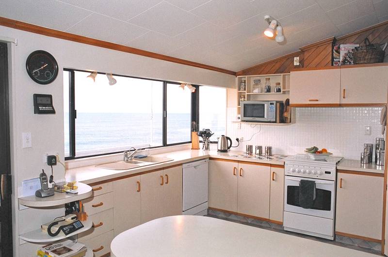 MAGNIFICENT BEACHFRONT HOME - PRICE REDUCED Picture 2