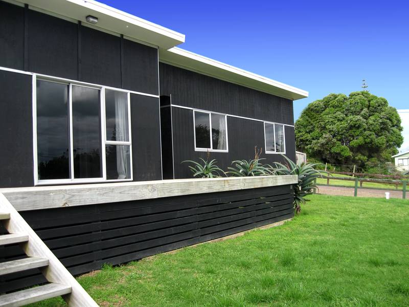 TRANQUIL MODERN BEACH HOUSE Picture 3