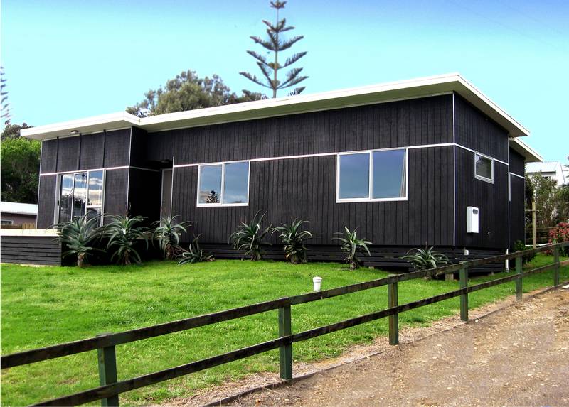 TRANQUIL MODERN BEACH HOUSE Picture 1