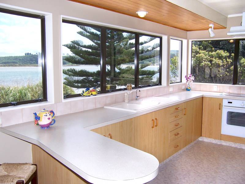 ON THE EDGE OF THE ESTUARY Picture 3