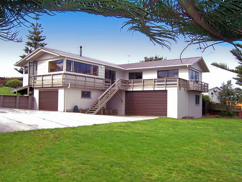 ON THE EDGE OF THE ESTUARY Picture 1