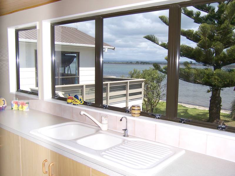 ON THE EDGE OF THE ESTUARY Picture 2