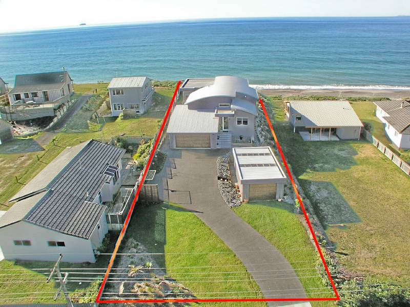 CLASSY AND COASTAL Picture 2