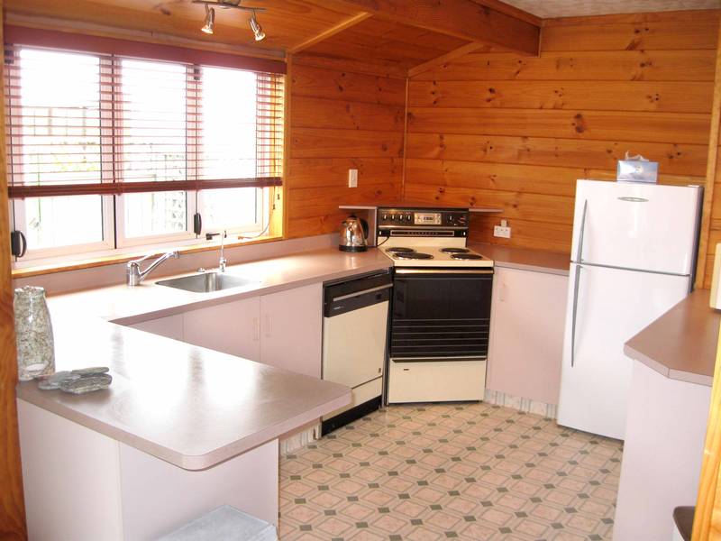 SPICK and SPAN and ALMOST BEACHFRONT Picture 2