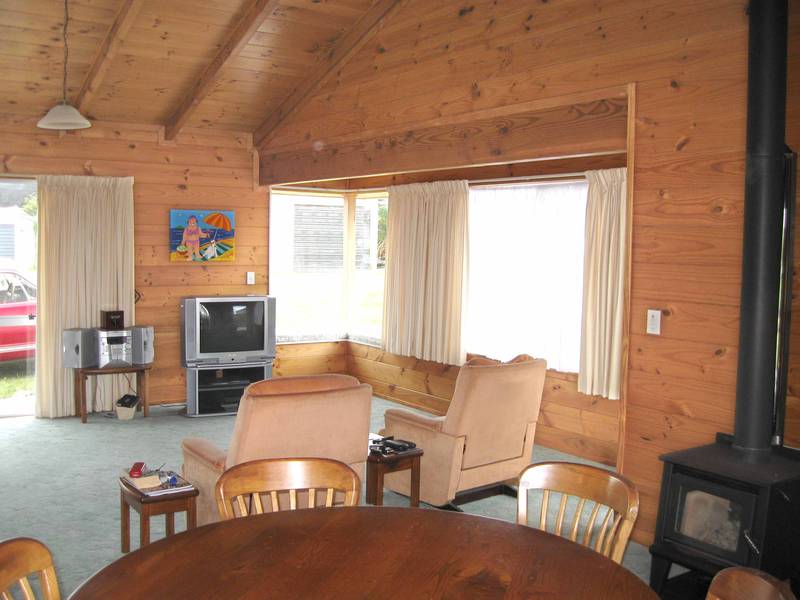 SPICK and SPAN and ALMOST BEACHFRONT Picture 3