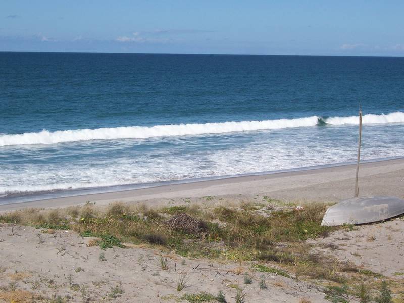 BUILD YOUR DREAM ON THE BEACHFRONT Picture 3