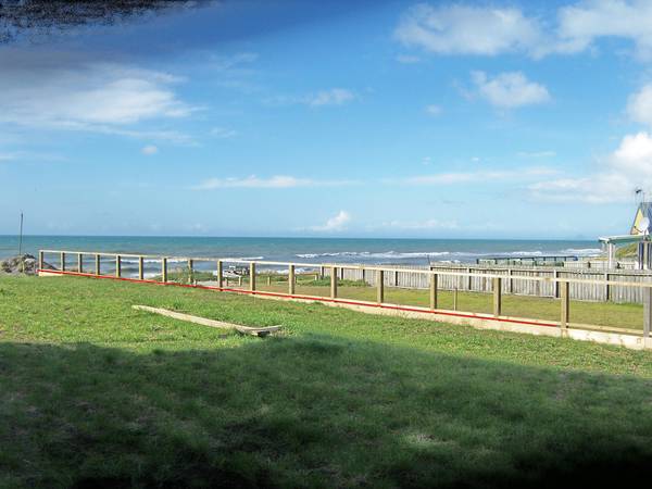 BUILD YOUR DREAM ON THE BEACHFRONT Picture 2