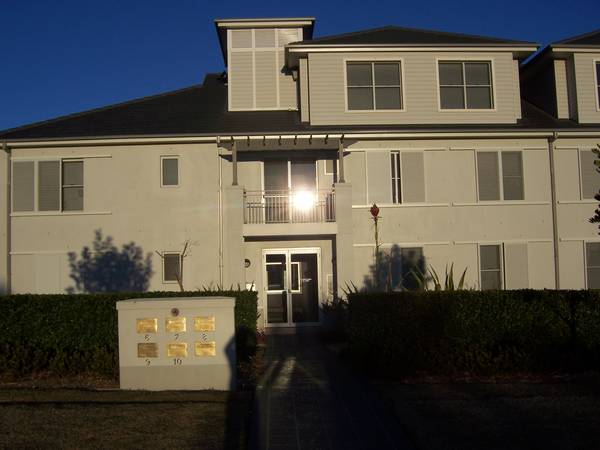 SECURITY ESTATE. LIVE IN STYLE Picture 1