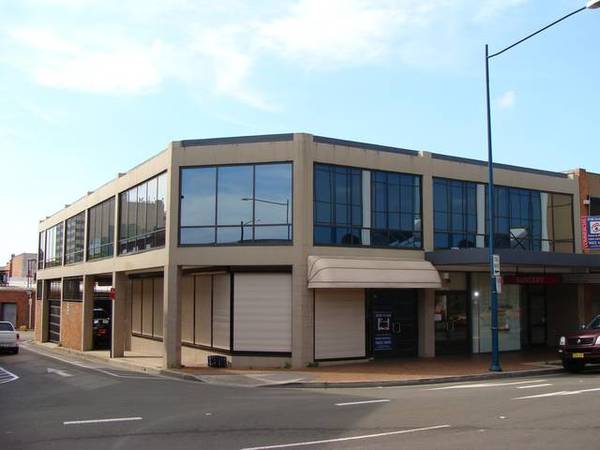 Corner Shop in CBD Picture 1