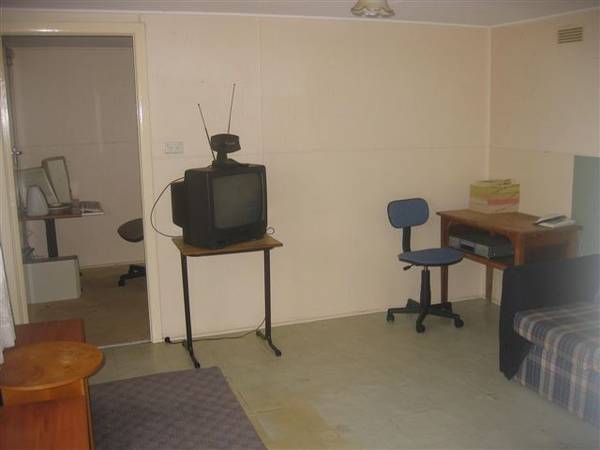 PARTIALLY FURNISHED Picture 3