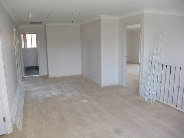 STUNNING BRAND NEW HOME Picture 3