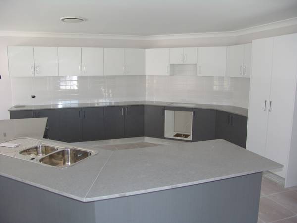 STUNNING BRAND NEW HOME Picture 2