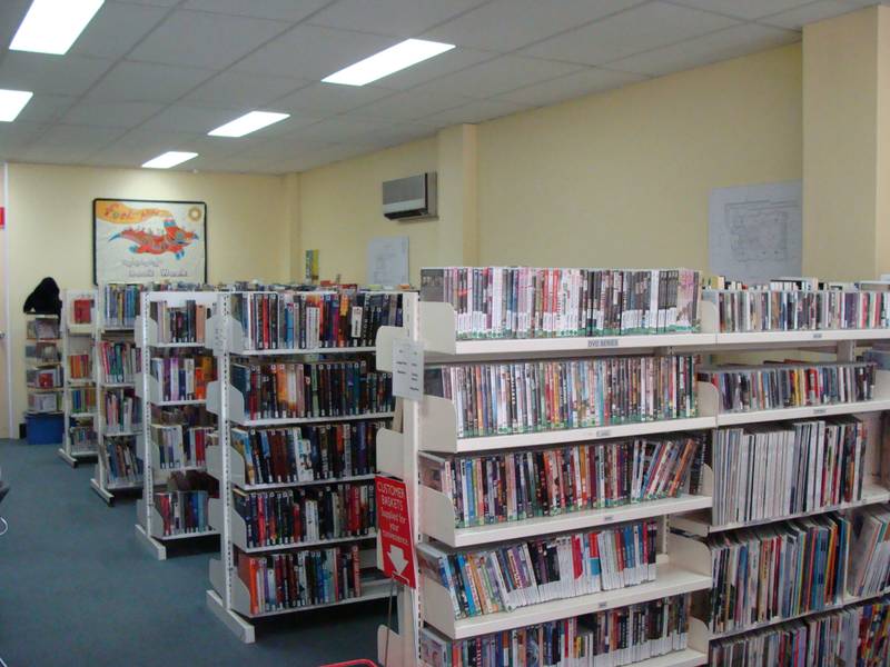 Shop in busy centre Picture 2