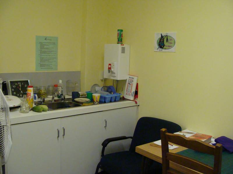 Shop in busy centre Picture 3