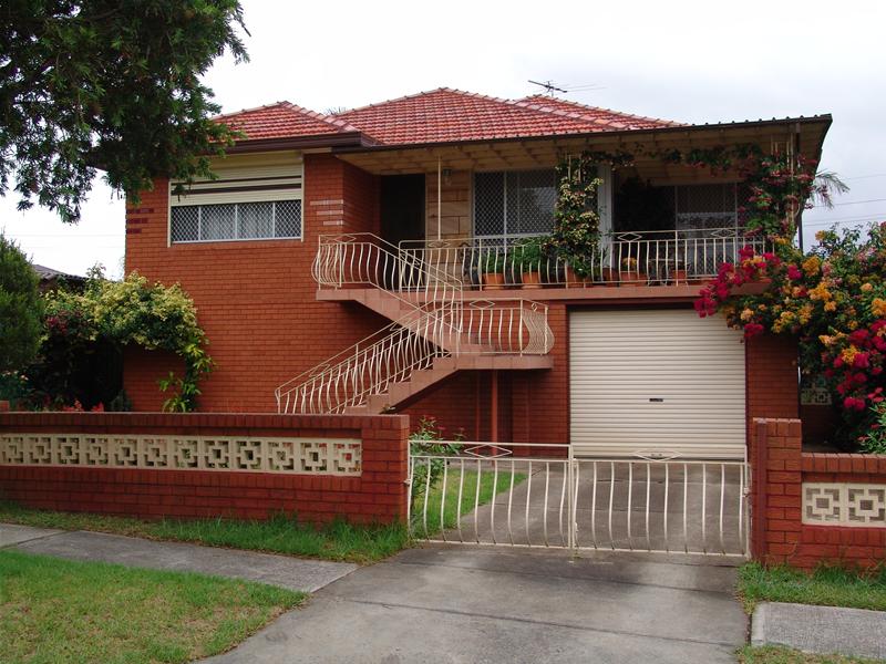 Large Brick Home Open 1pm-1.30pm Sat Picture 1