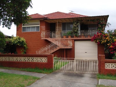 Large Brick Home Open 1pm-1.30pm Sat Picture
