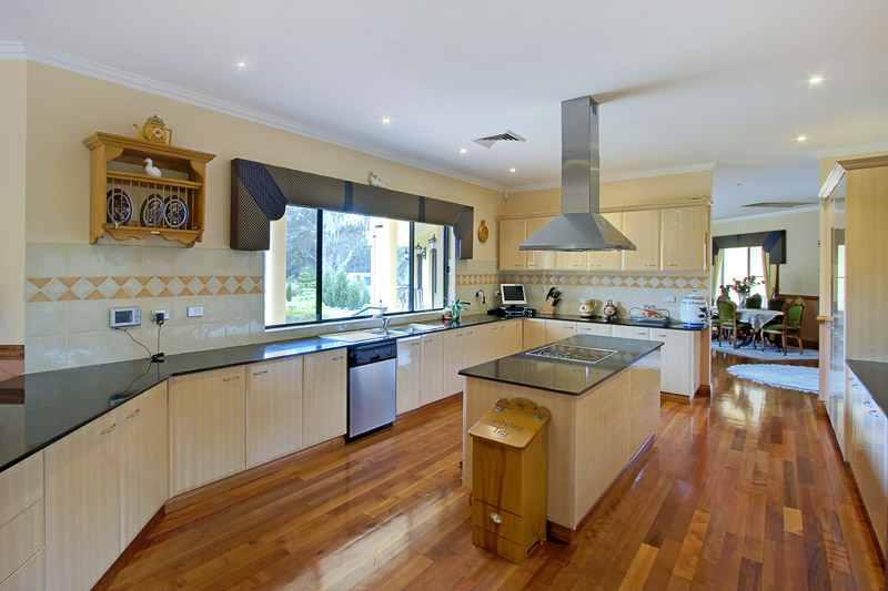 Stunning Full Brick Tuscan Residence! Picture 3