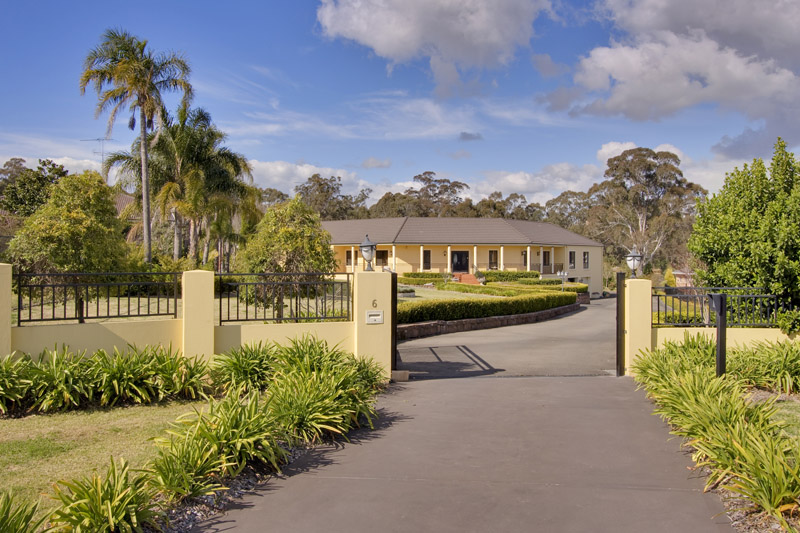 Stunning Full Brick Tuscan Residence! Picture 1