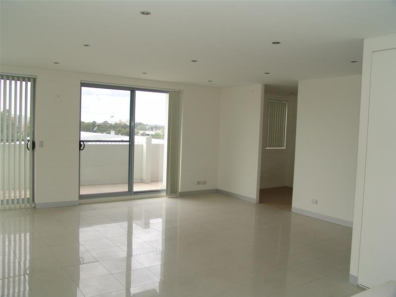 AUCTION 6 May Top Of The World Bathurst Street Picture 2