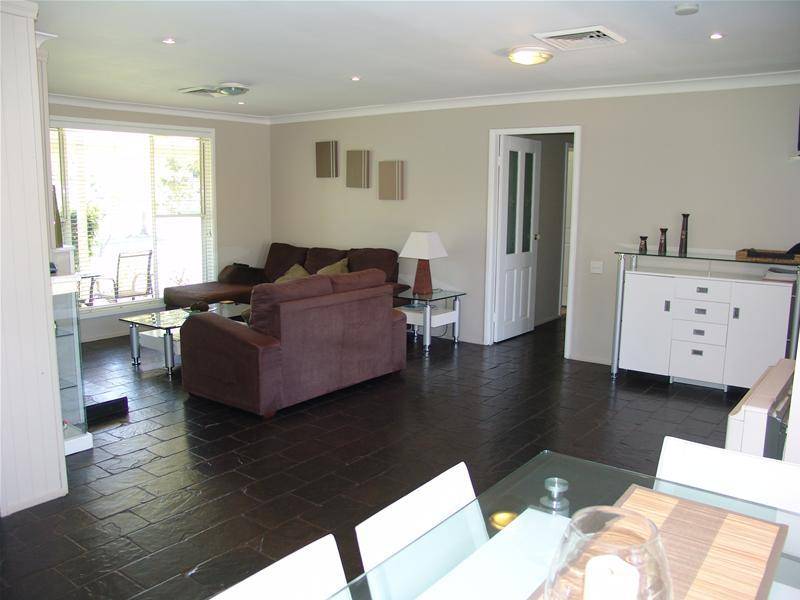 Home & Granny Flat On 2.5 Manicured Acres!! Picture 3