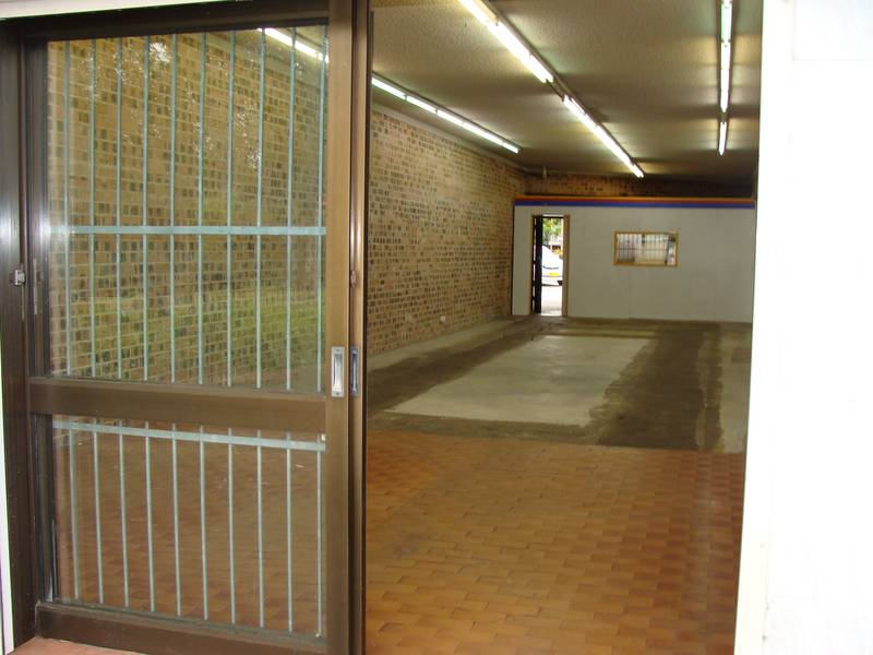 Great Suburban Location Picture 2