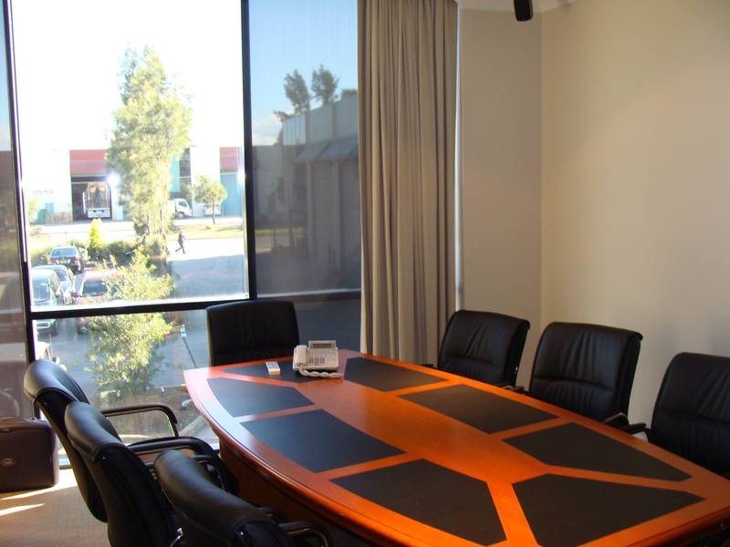 Immaculate Office in Industrial Area Picture 2