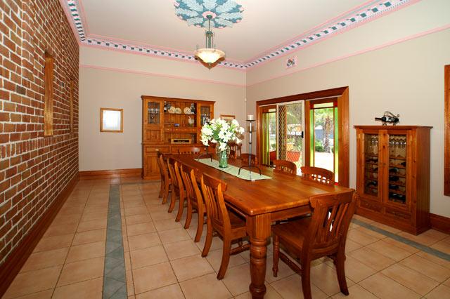 Modern Australian Colonial Homestead On 2.5 Acres Picture 2