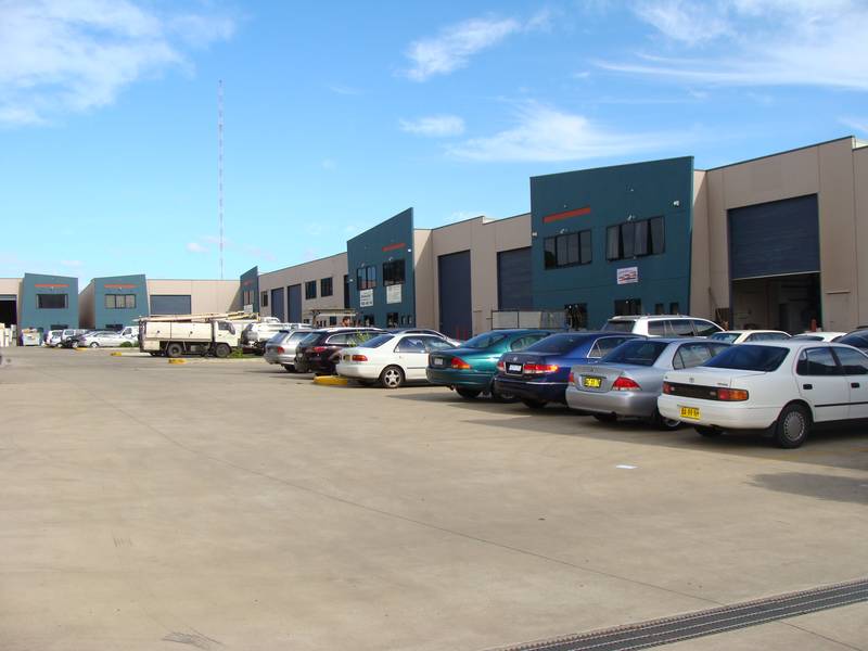 Affordable well presented factory in convenient location Picture 2