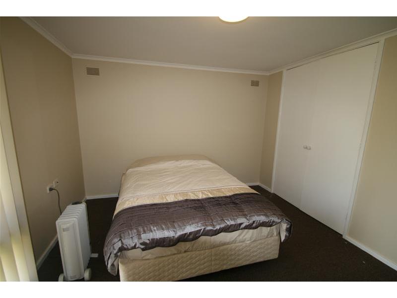LARGE FAMILY FRIENDLY HOME Inspect 2.00-2.30pm Sat Picture 3