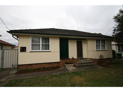 LARGE FAMILY FRIENDLY HOME Inspect 2.00-2.30pm Sat Picture