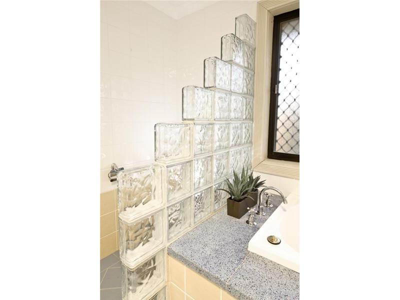 Stylish Modern Home Picture 3