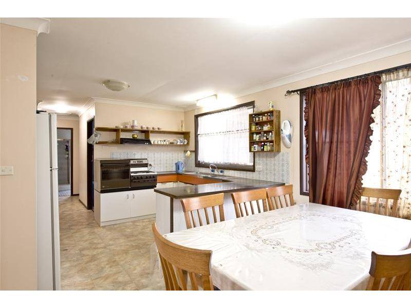 Comfortable Family Home Picture 3