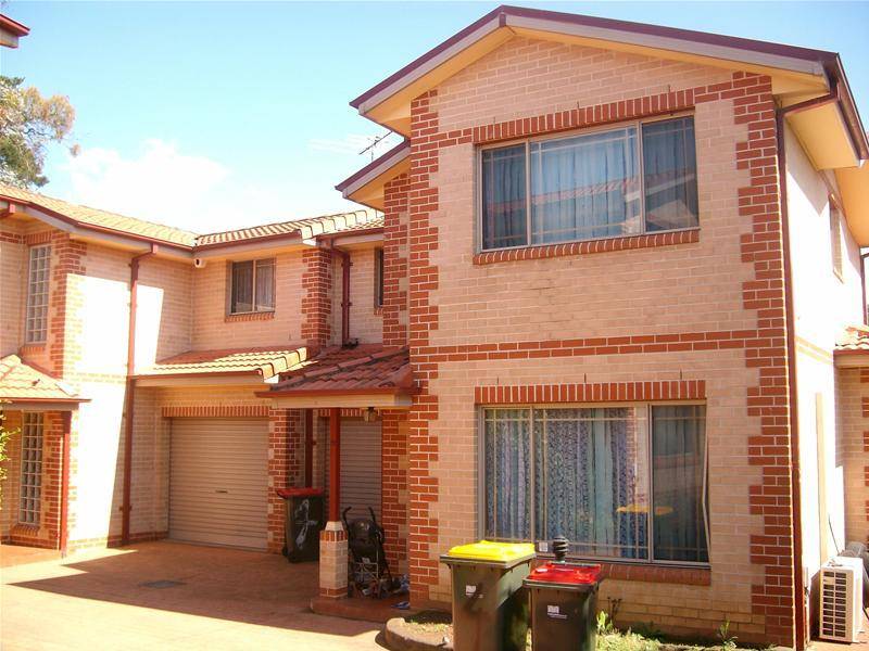 Block Of Four Townhouses Picture 3