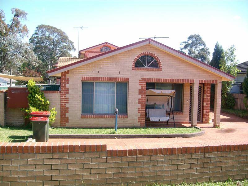 Block Of Four Townhouses Picture 2