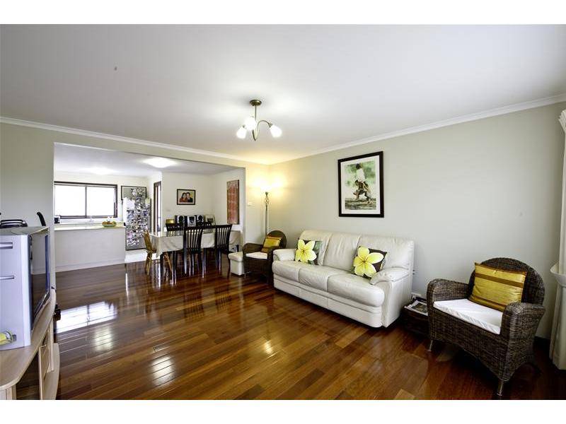 Beautifully Renovated Villa Picture 3