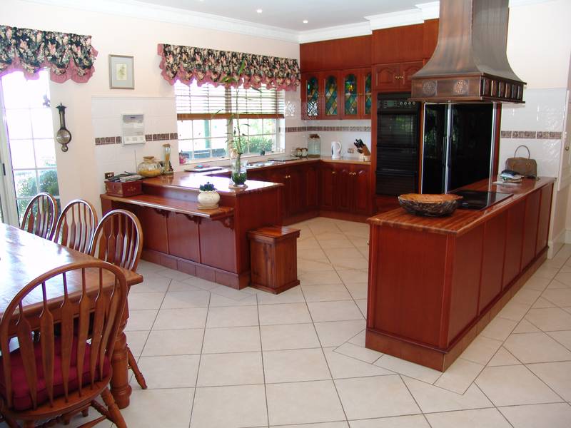 Acreage Living on a Grand Scale Picture 3