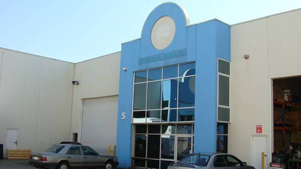 FACTORY IN GREAT LOCATION Picture 1