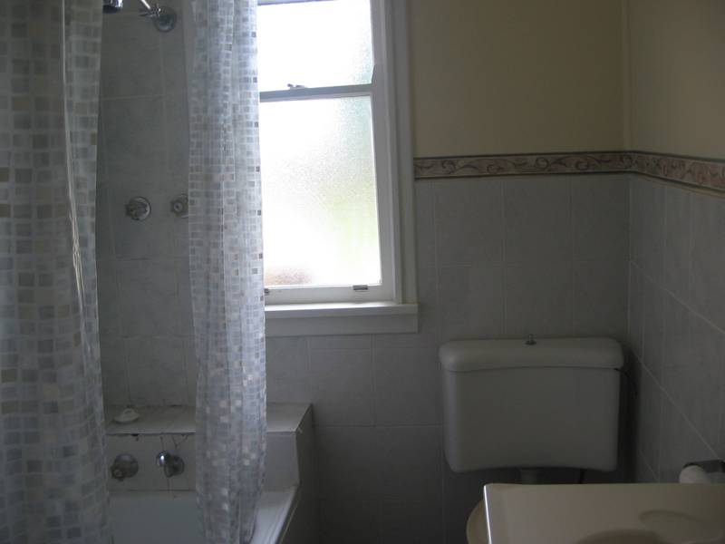 NICE BLOCK - HOUSE WITH POTENTIAL Picture NICE BLOCK - HOUSE WITH POTENTIAL Picture