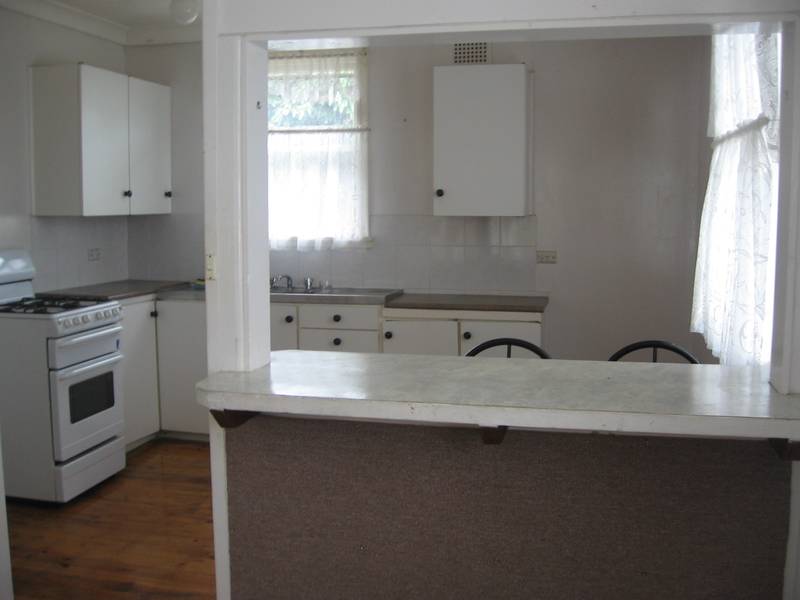 NICE BLOCK - HOUSE WITH POTENTIAL Picture NICE BLOCK - HOUSE WITH POTENTIAL Picture