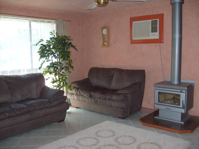 BEAUTIFULLY RENOVATED Picture 3