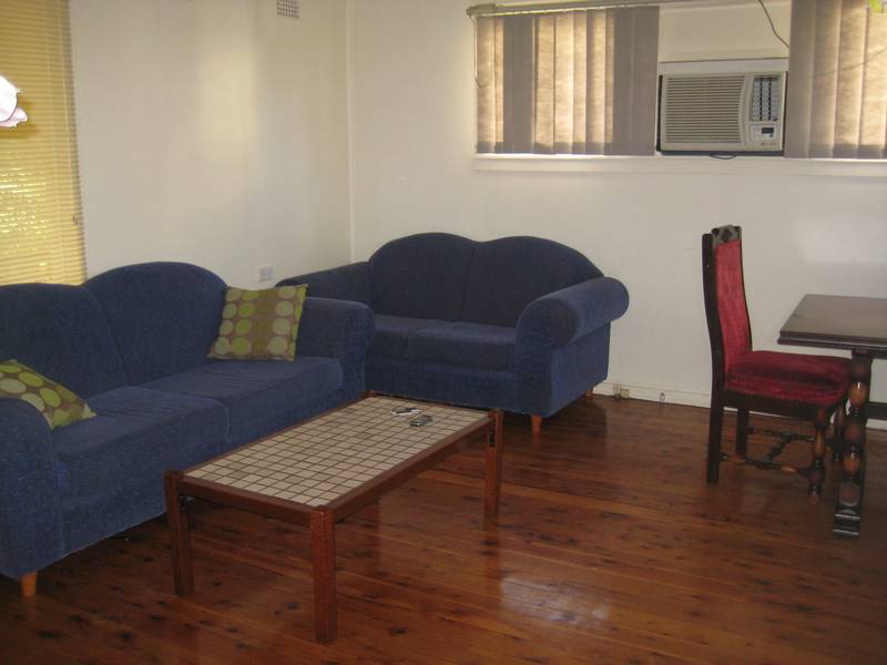 GREAT STARTER HOME Picture 3