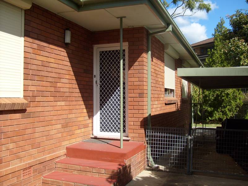 CENTRALLY LOCATED Picture 2