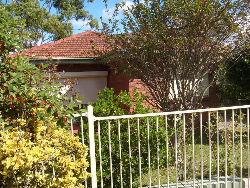 CENTRALLY LOCATED Picture 1