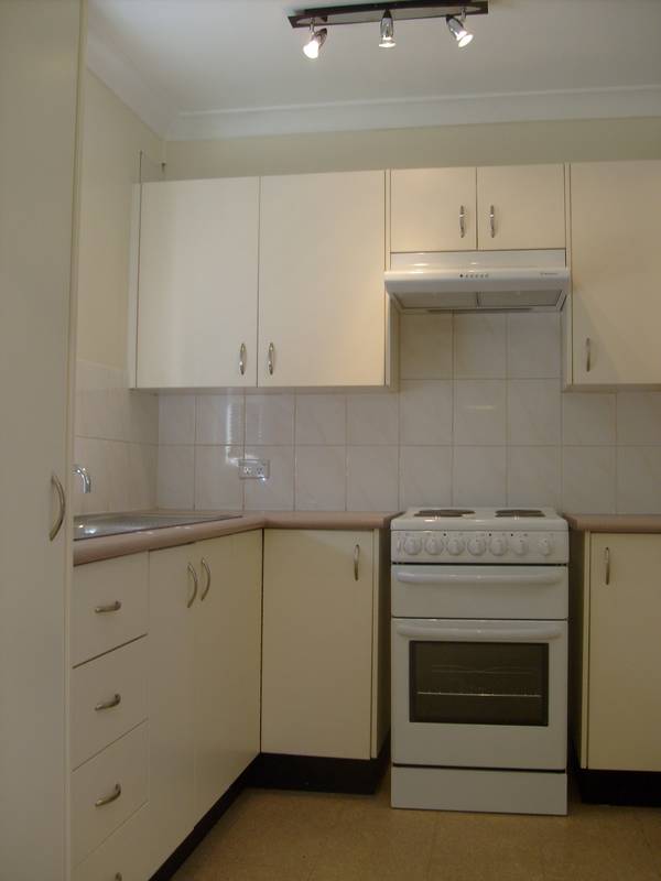 EXCELLENT FIRST HOME OR INVESTMENT Picture 2