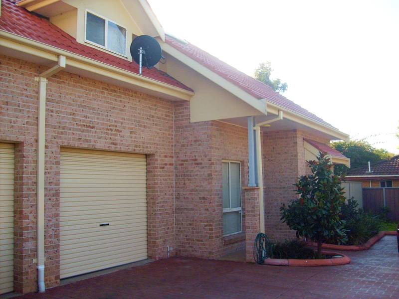 NEAR NEW TOWN HOUSE Picture 1