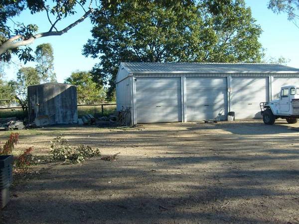 Horse Stables ~ Home Minutes To Town Picture