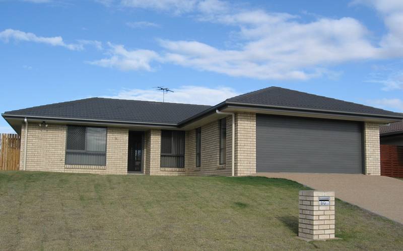 Neat, tidy lowset brick Picture 1