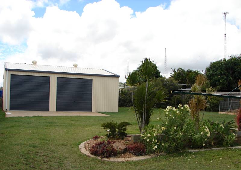 Quality Home ~ Large Back Yard ~ Shed ~ Full Length Back Patio Picture 3