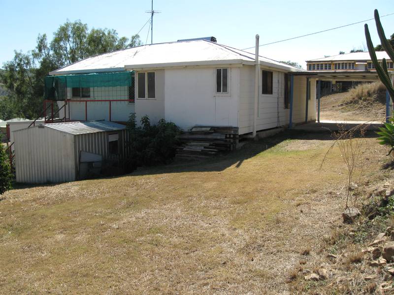 Take In The Views Of Mount Morgan Picture 2